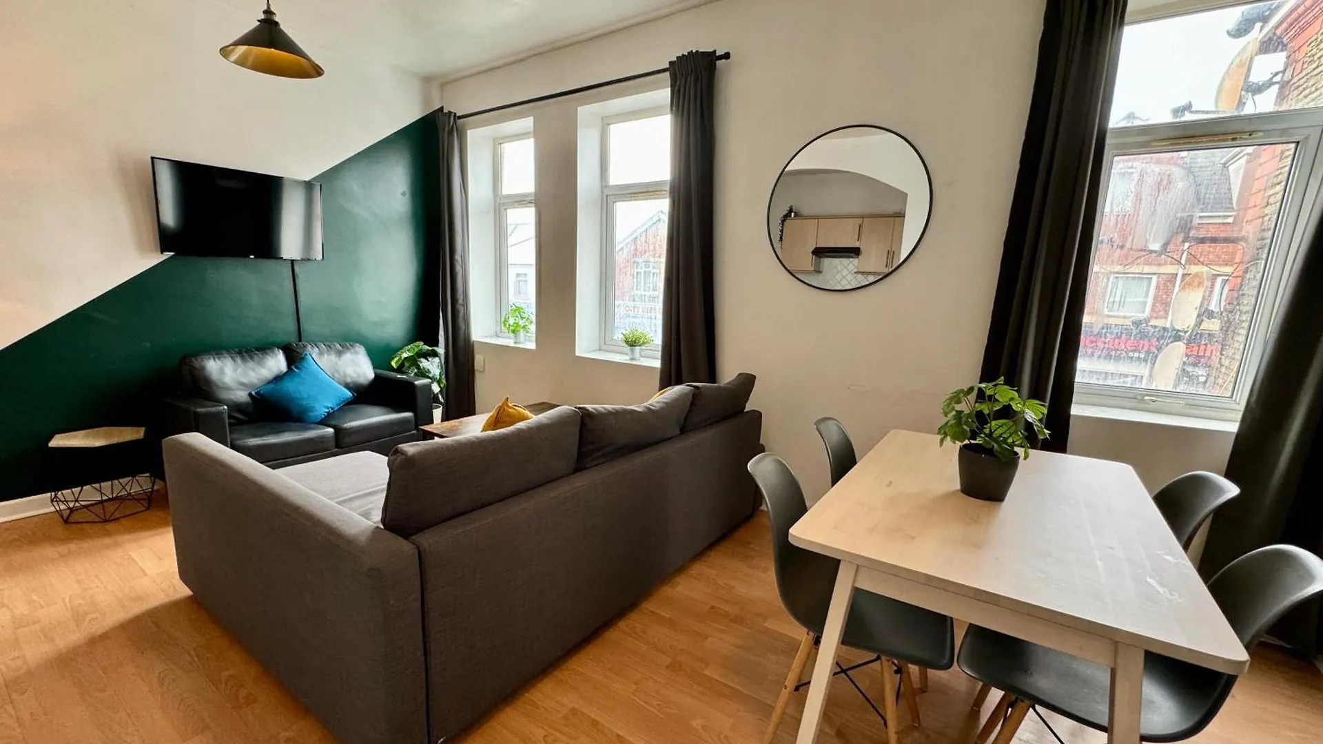 Space For Groups, 10 Mins From Queen St! Кардифф