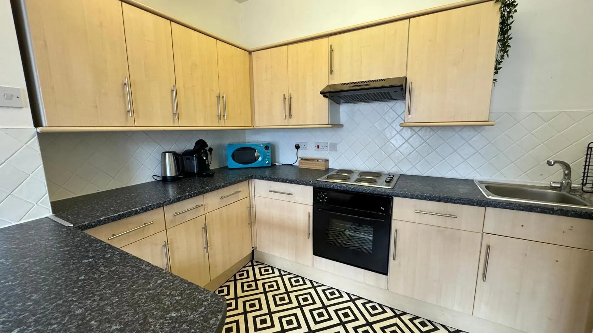 Space For Groups, 10 Mins From Queen St! Кардифф Апартаменты