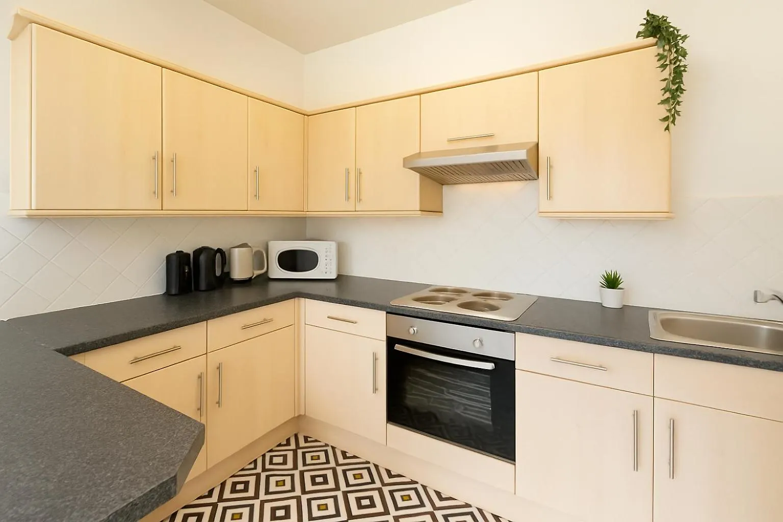 Space For Groups, 10 Mins From Queen St! Кардифф 0*,  Великобритания